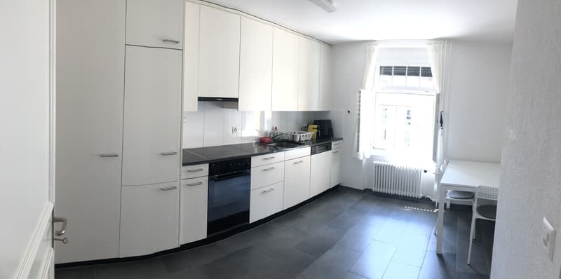 Spacious Room for Rent in Central Zürich (1)