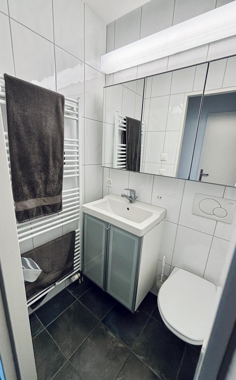 Möbliertes Zimmer mit eigenem Bad in Rheinfelden AG  ideal für Wochenaufenthalter / Furnished room with private bathroom in Rheinfelden AG  ideal for weekday professionals / commuters (4)