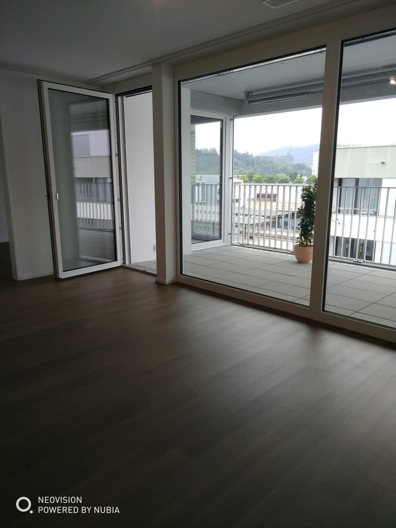 Traumhafte 3.5-Zimmer-Attikawohnung mit grosser Loggia & Terrasse direkt am Bahnhof in Suhr (1)
