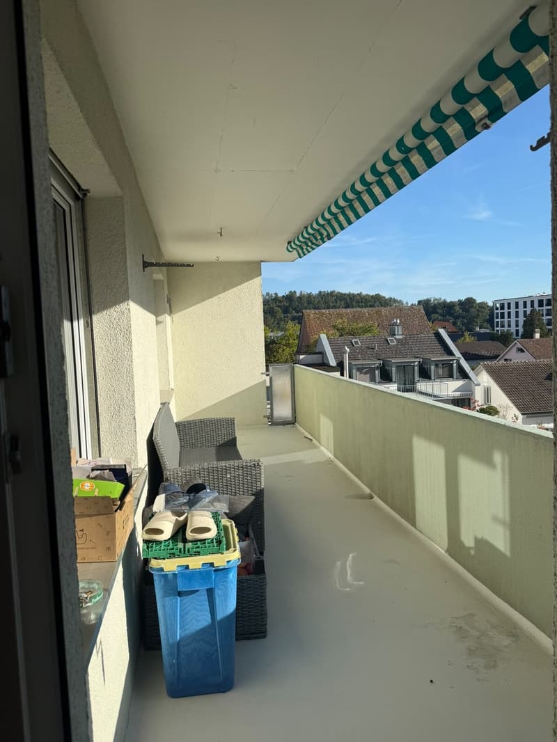 Grosszügige 4½-Zimmer-Wohnung mit Balkon im Herzen von Neuhausen am Rheinfall (4)