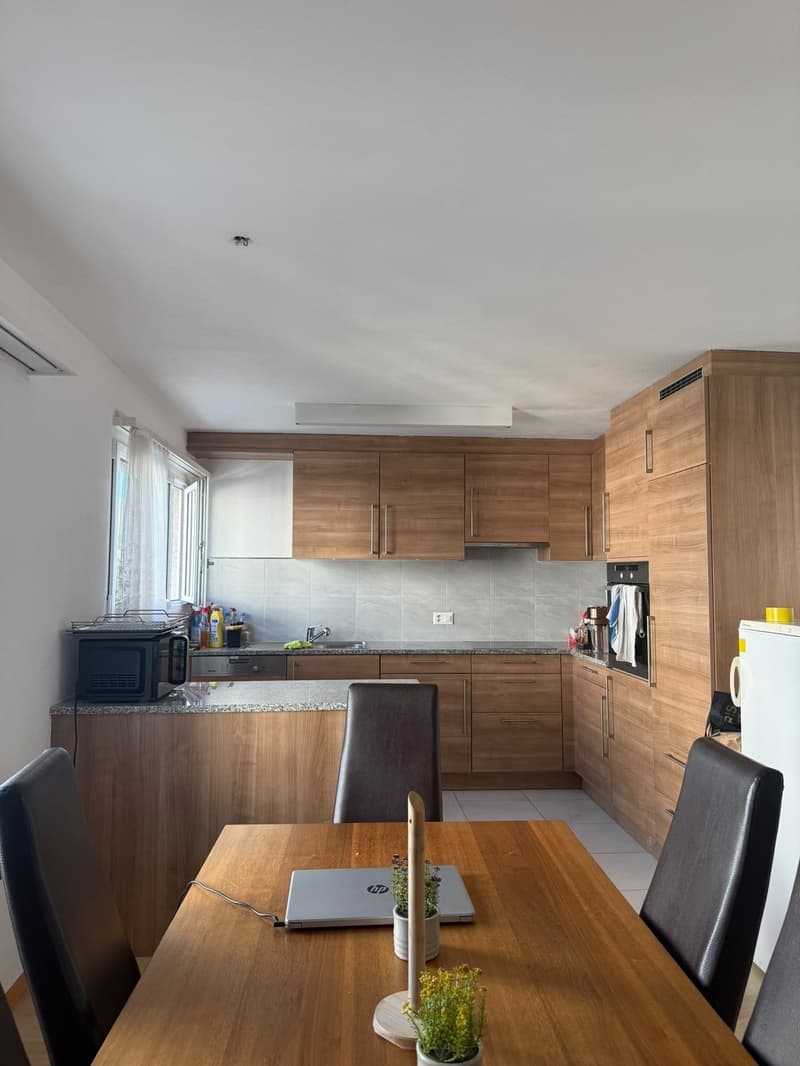 Grosszügige 4½-Zimmer-Wohnung mit Balkon im Herzen von Neuhausen am Rheinfall (2)