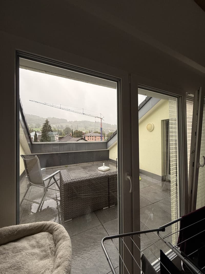 Schöne Dachwohnung sucht Nachmieter/In (10)