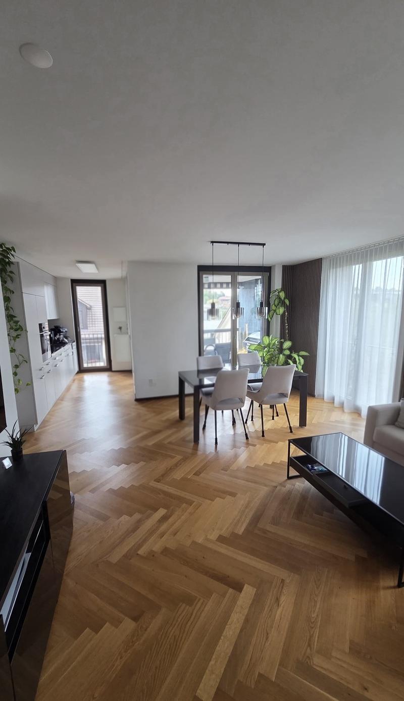 zentral gelegene 3.5 Zimmer-Wohnung im Herzen von Uster (2)