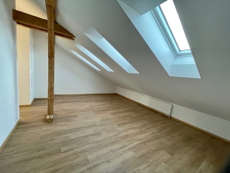 Charmante 4½-Zimmer-Dachwohnung mit Holzbalken und gedeckter Loggia (3)