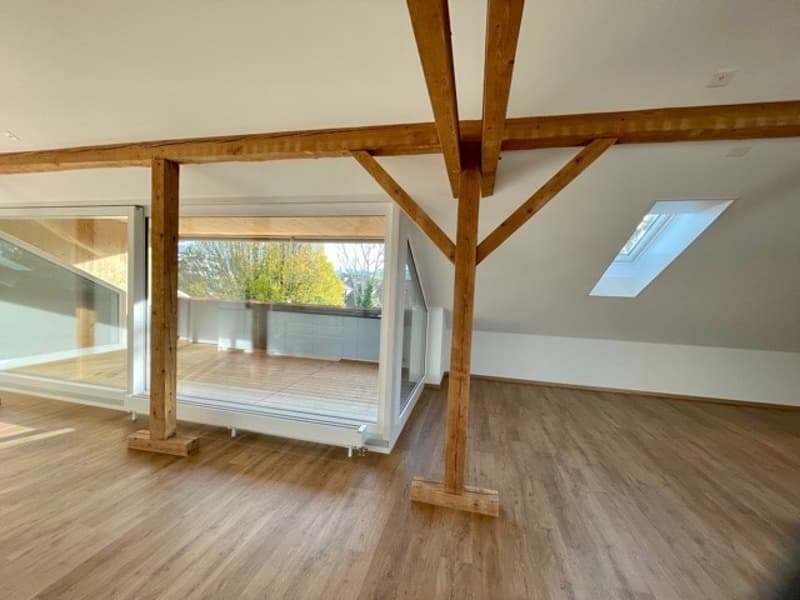 Charmante 4½-Zimmer-Dachwohnung mit Holzbalken und gedeckter Loggia (11)