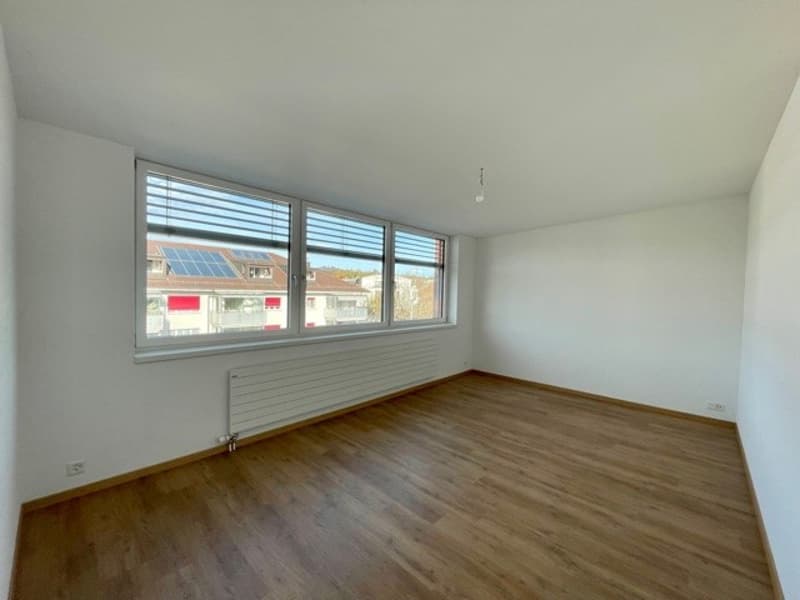 Charmante 4½-Zimmer-Dachwohnung mit Holzbalken und gedeckter Loggia (5)