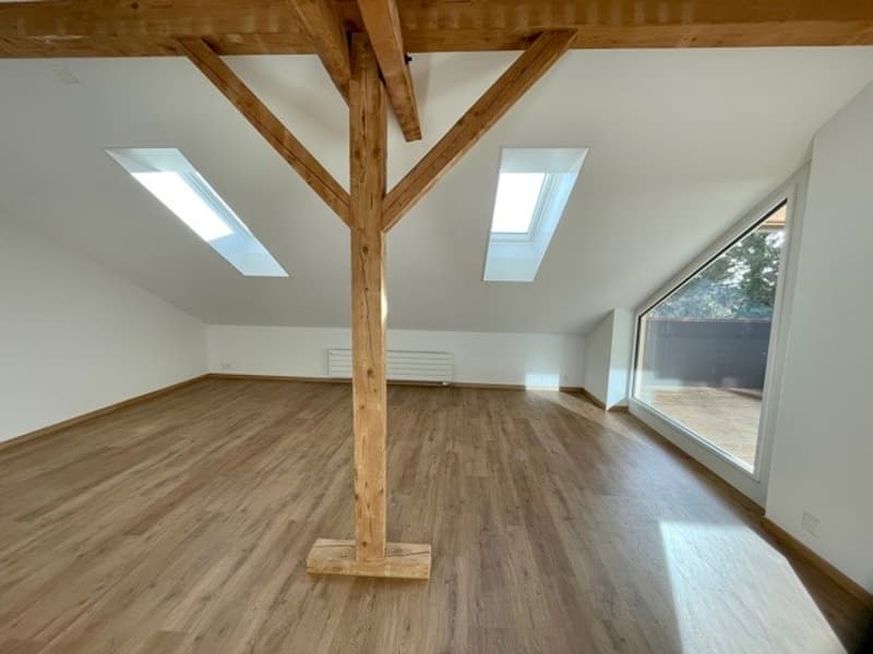 Charmante 4½-Zimmer-Dachwohnung mit Holzbalken und gedeckter Loggia (4)