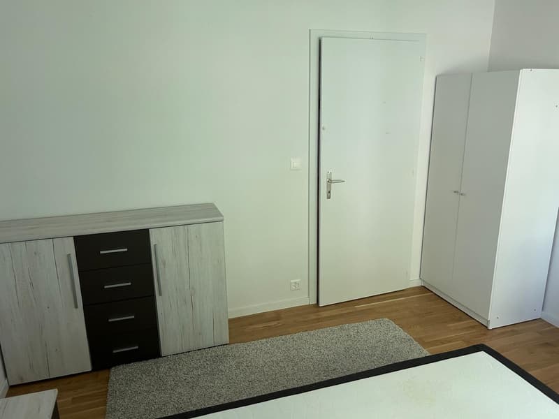Chambre meublée à louer chez une famille (4)
