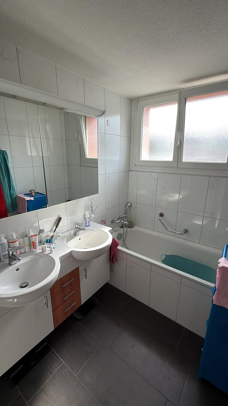Grosses WG-Zimmer mit Balkon in Wollerau (2)