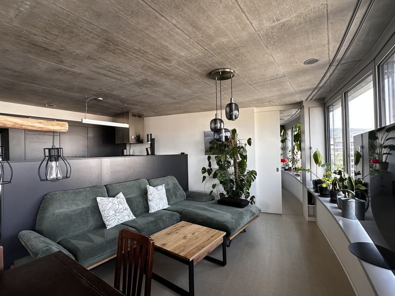 Modernes und helles Zimmer mit eigenem Badezimmer (9)