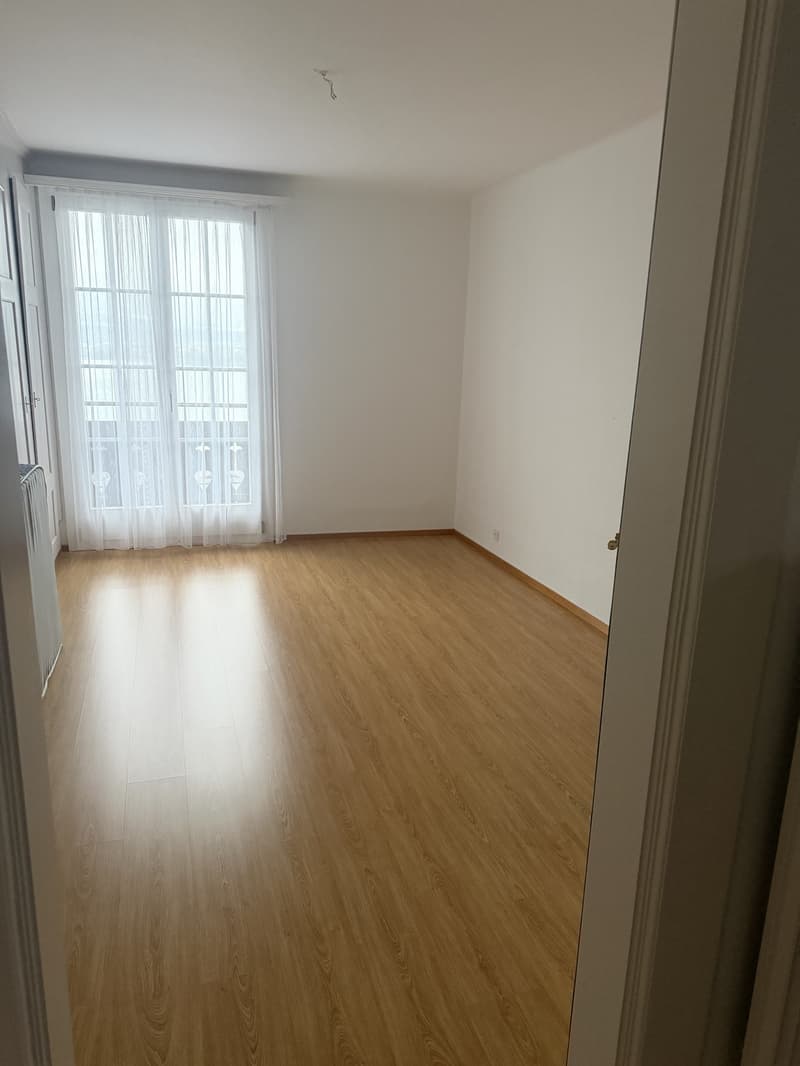 Wunderschönes WG Zimmer im schönen Hilterfingen (1)