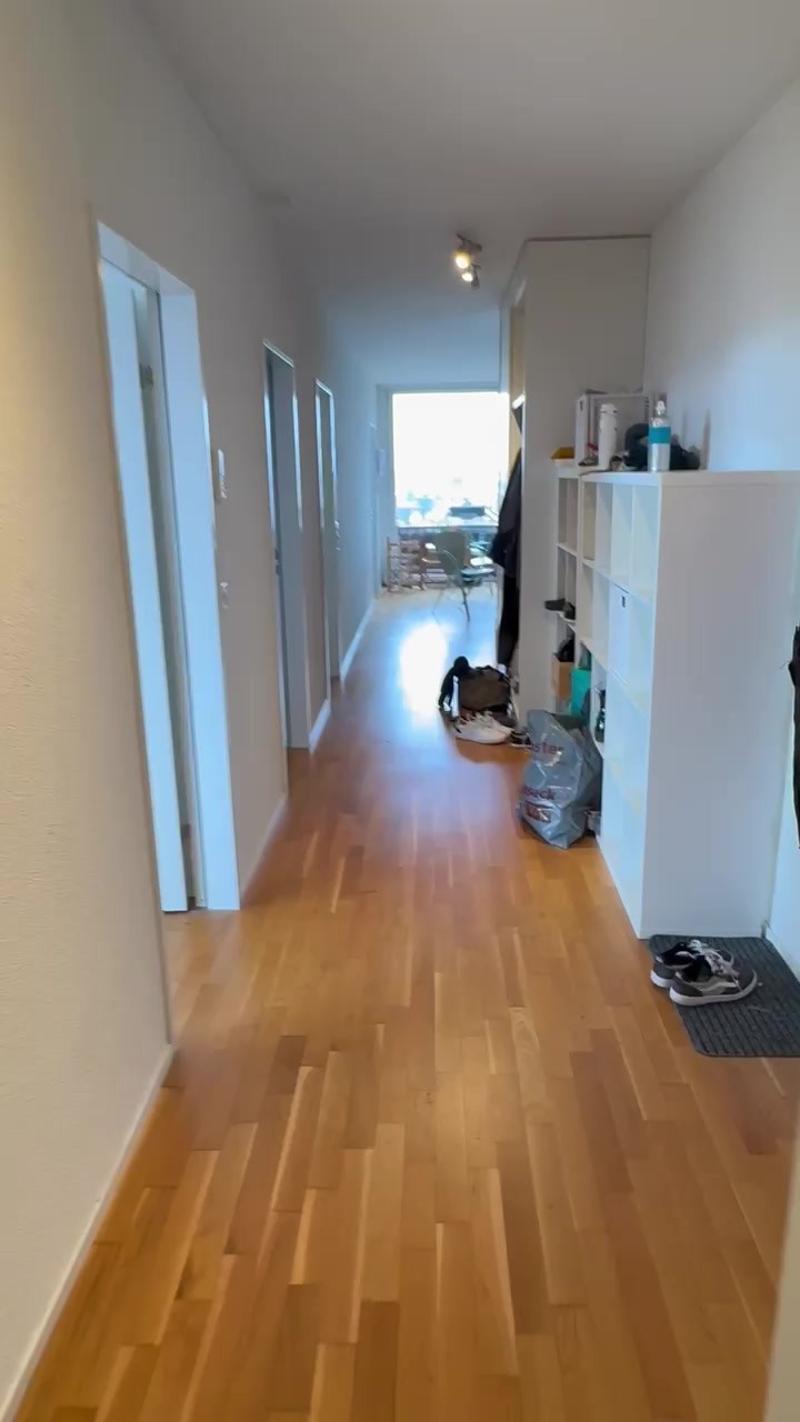 Befristet: Möbliertes WG-Zimmer mit eigenem Bad und Tiefgaragenplatz  November bis Januar (4)