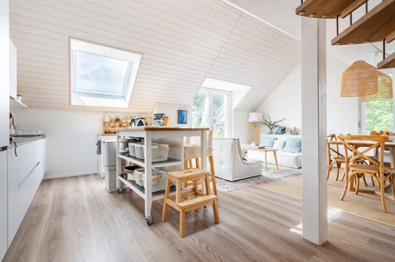 Unique 4.5-Room Duplex Penthouse with Spacious Balcony in Langnau am Albis (5)
