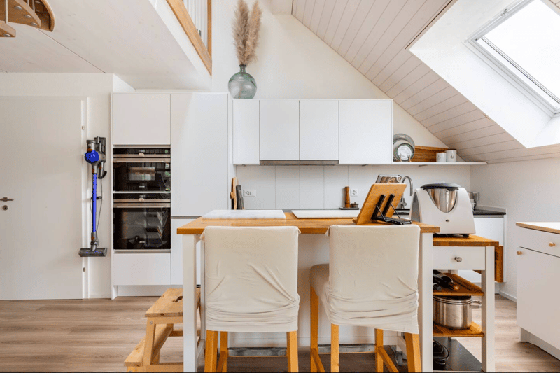 Unique 4.5-Room Duplex Penthouse with Spacious Balcony in Langnau am Albis (7)