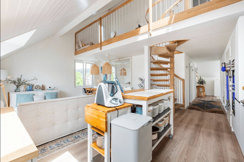 Unique 4.5-Room Duplex Penthouse with Spacious Balcony in Langnau am Albis (6)