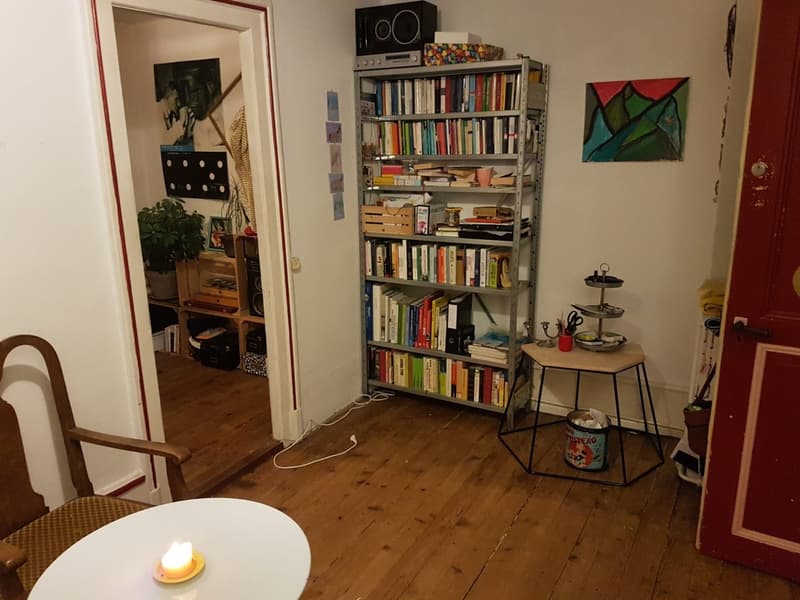 Geräumiges Zimmer mit Ausblick ins Grüne (2)