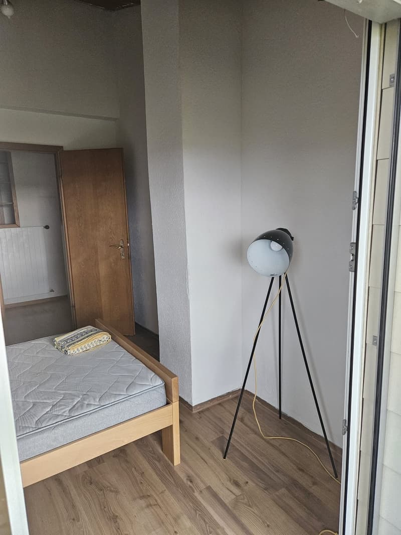 Möbliertes Zimmer mit eigenem Balkon und schöner Aussicht Oftringen (2)