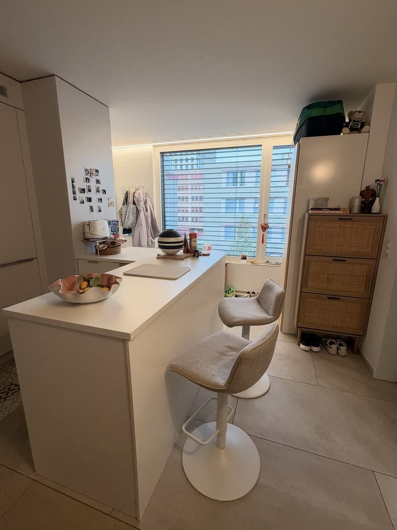 Bright 3.5-room apartment with 19 m² covered terrace in Altstetten (9)