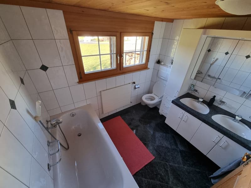 Badezimmer im OG mit Badewanne