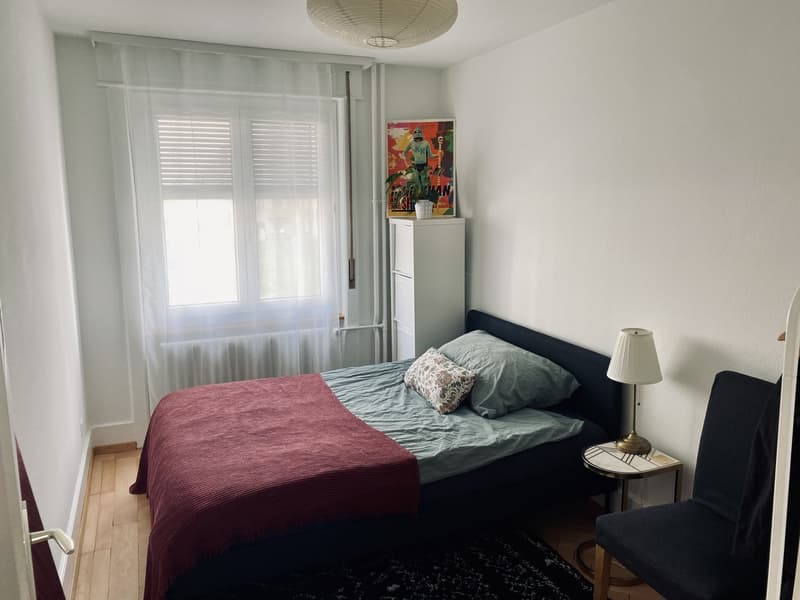 Chambre meublée à Fribourg à sous-louer en semaine / Möbliertes Zimmer in Fribourg unter der Woche zu vermieten (1)