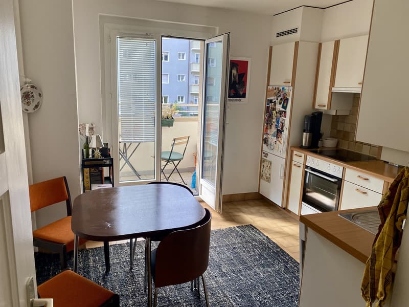 Chambre meublée à Fribourg à sous-louer en semaine / Möbliertes Zimmer in Fribourg unter der Woche zu vermieten (2)