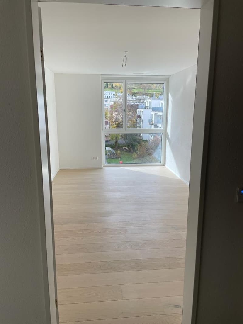 Helle 3.5-Zimmer-Neubauwohnung mit schönem Blick ins Grüne und Balkon (3)