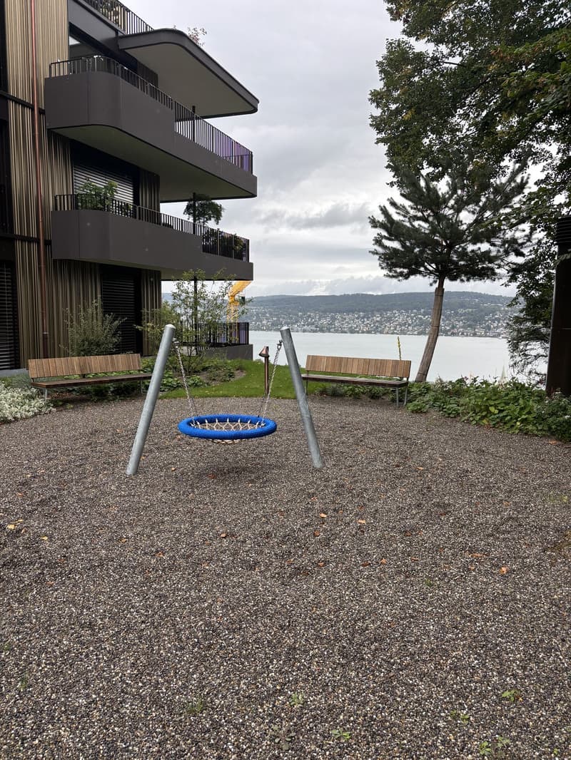 Exklusive 3.5-Zimmer-Wohnung mit Terrasse und Garten in Rüschlikon (2)