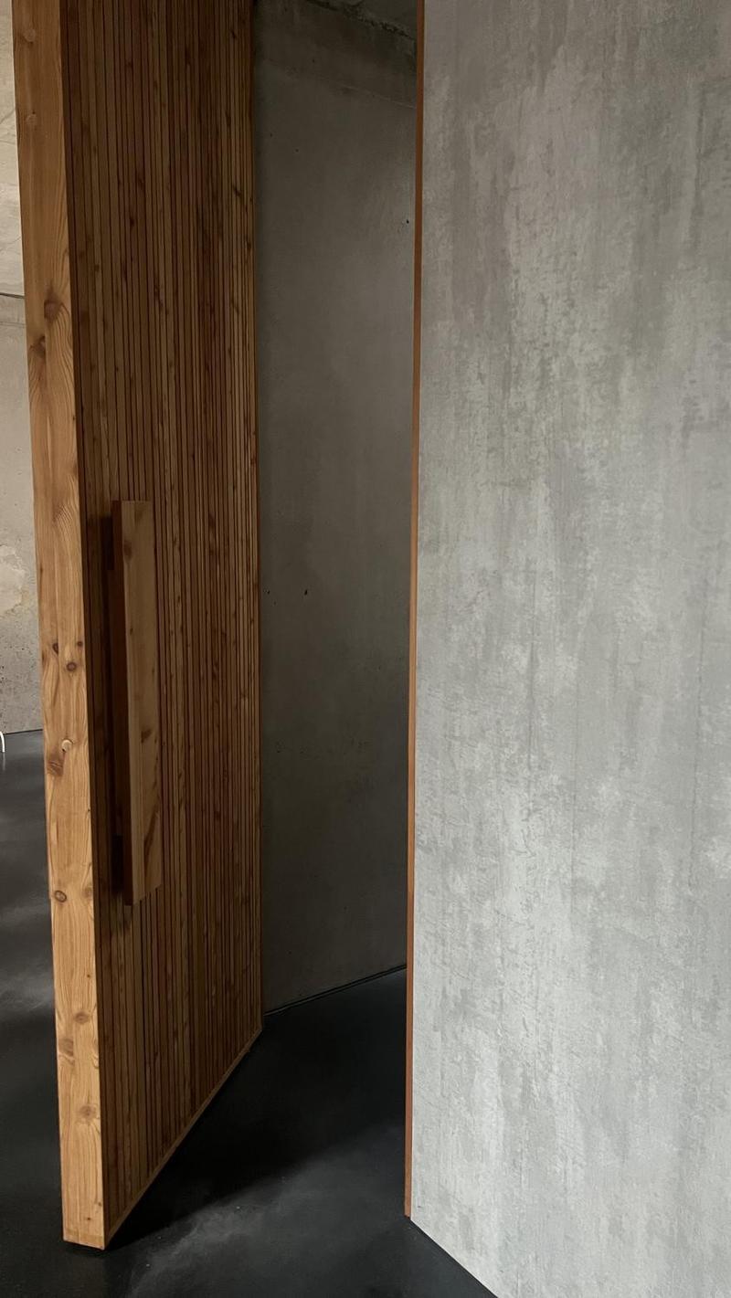 Einzigartige möbilierte 2-Zi.-Loft-Wohnung mit Sichtbeton & Oberlicht (10)