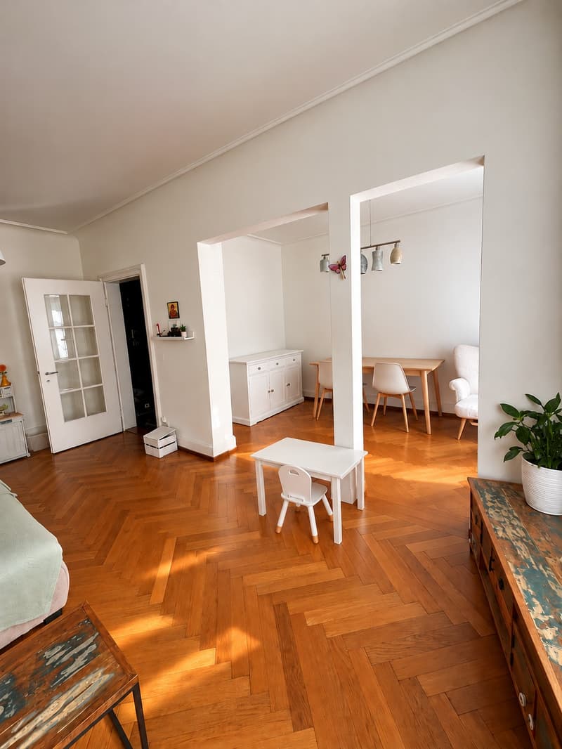 Charmante, grosszügige 2.5-Zimmer-Baumgartnerwohnung im Gundeli 72 m² mit grossem Balkon ins Grüne (1)
