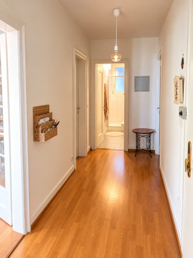 Charmante, grosszügige 2.5-Zimmer-Baumgartnerwohnung im Gundeli 72 m² mit grossem Balkon ins Grüne (5)