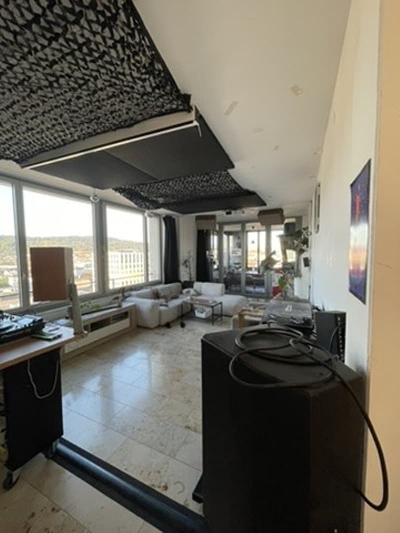 Grosses WG-Zimmer (26 m²) im 15. Stock mit Blick über Zürich (8)