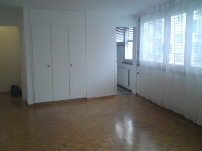 PER 01.11.2026 SCHÖNE GROSSE 1.5 ZIMMER WOHNUNG IN DER STADT ZÜRICH KR.3 ZU VERMIETEN (2)