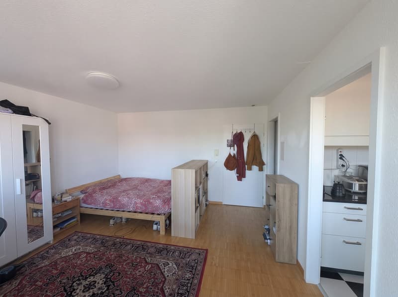 Top-Floor Studio 5 Mins from the Train Station (2)