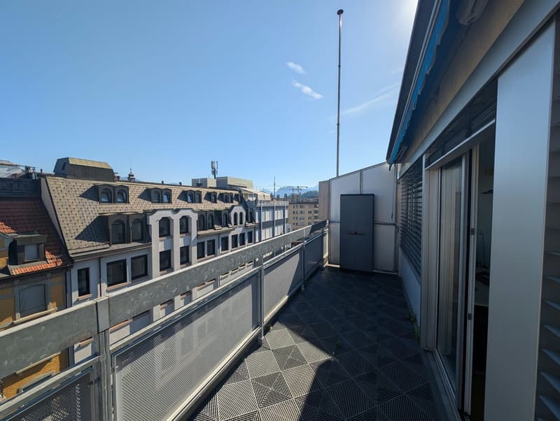 Top-Floor Studio 5 Mins from the Train Station (5)