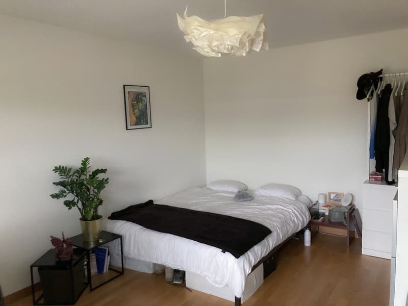 möbliertes Zimmer