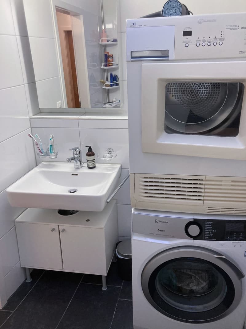 Badezimmer mit Waschmaschine