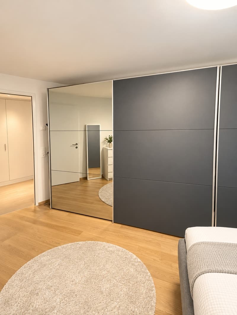 2.5-Zimmer-Wohnung mit verglastem Balkon in Freienbach 73 m² (10)