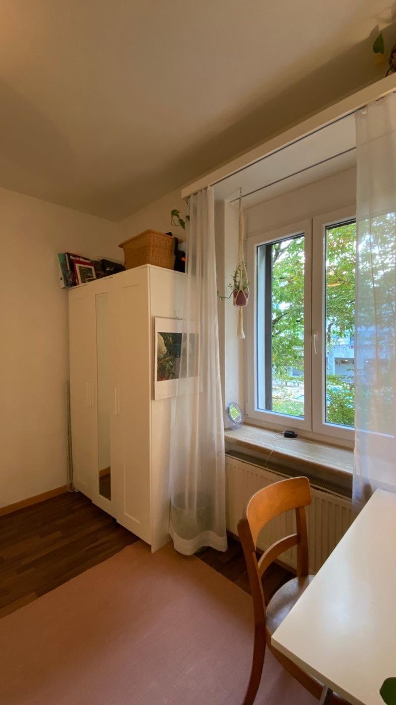 *Gesucht: Mitbewohnerin für ein befristetes, unmöbliertes Zimmer ab Anfang November (3)