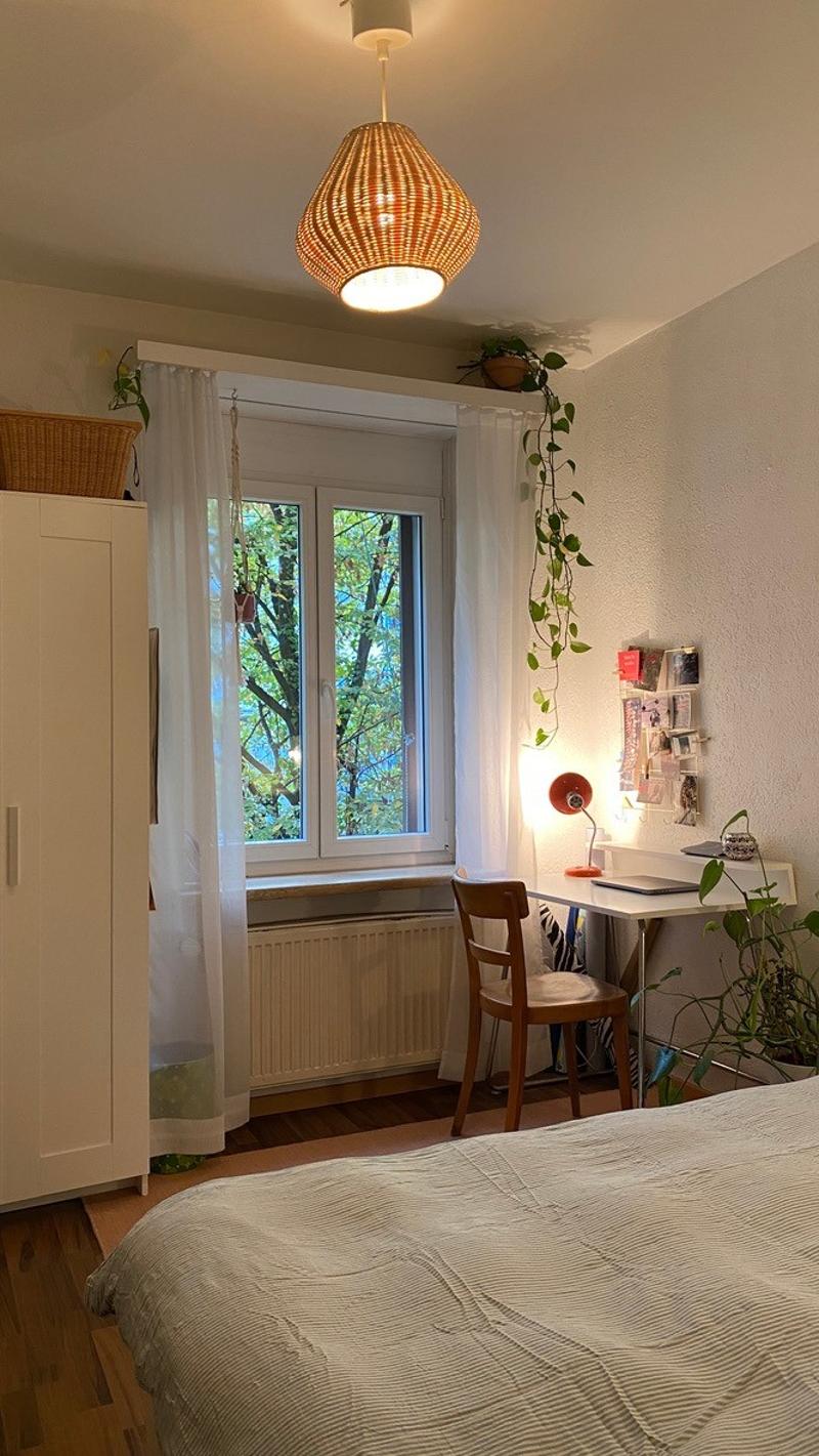 *Gesucht: Mitbewohnerin für ein befristetes, unmöbliertes Zimmer ab Anfang November (1)