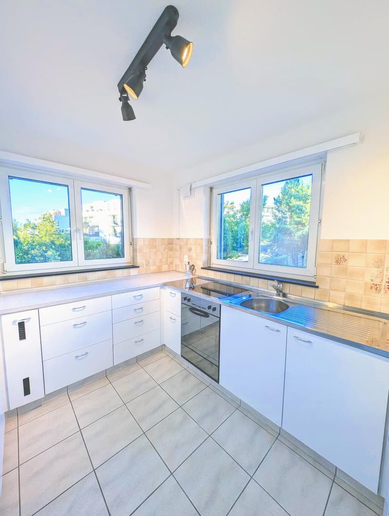 Lease takeover: bright 3.5-room apartment with winter-garden balcony, Opfikon (4)
