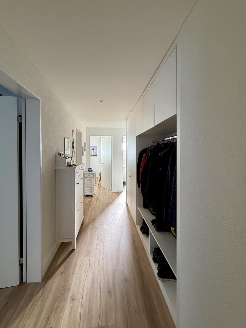 Moderne 4.5-Zimmer-Wohnung mit Gartensitzplatz, Waschturm & Üetlibergblick an ruhiger Lage in 8102 Oberengstringen (4)