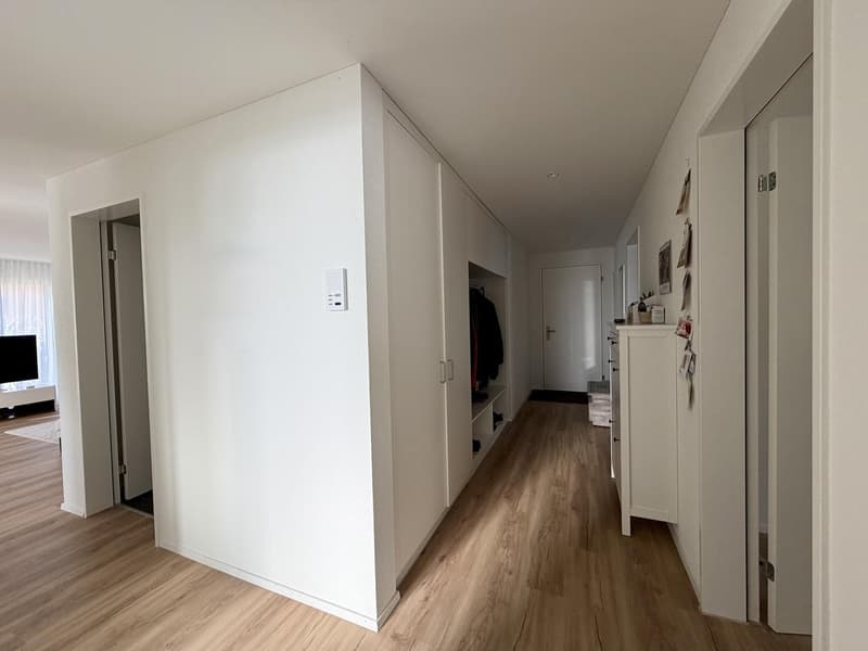 Moderne 4.5-Zimmer-Wohnung mit Gartensitzplatz, Waschturm & Üetlibergblick an ruhiger Lage in 8102 Oberengstringen (5)