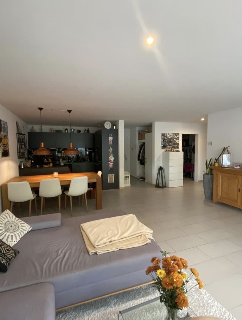 Helle 2.5-Zimmer-Wohnung mit grossem Balkon in Eglisau frei ab 1. Dezember! (3)