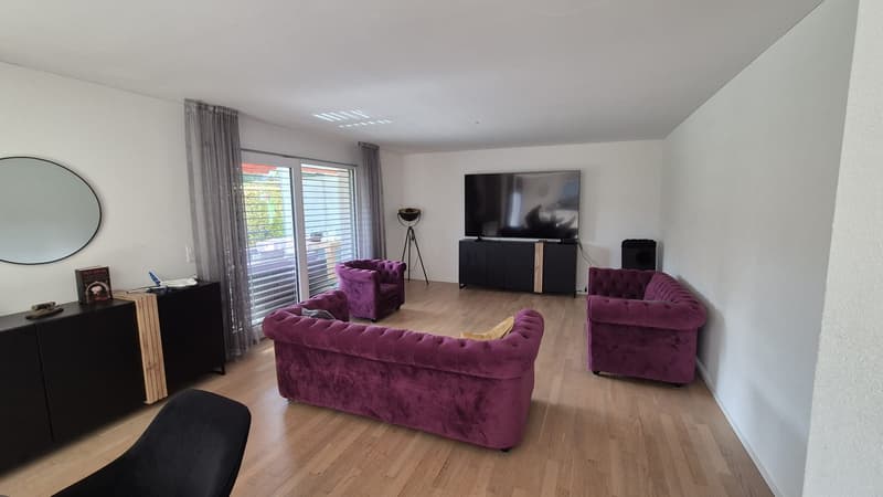 Nachmieter gesucht per 01.12.2026 : Grosse 4.5-Zi-Wohnung (105 m²) mit Riesen-Garten & Tiefgaragenplatz inkl.! (5)