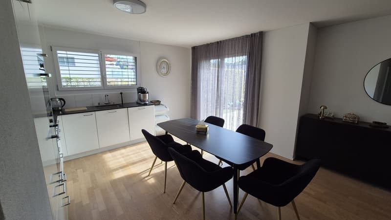 Nachmieter gesucht per 01.12.2026 : Grosse 4.5-Zi-Wohnung (105 m²) mit Riesen-Garten & Tiefgaragenplatz inkl.! (1)