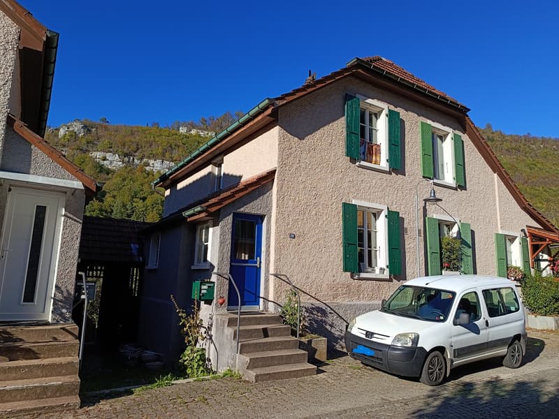 Charmant appartement de 3,5 pièces à St-Ursanne à la cité ouvrière. Reprise de bail dès que possible (2)