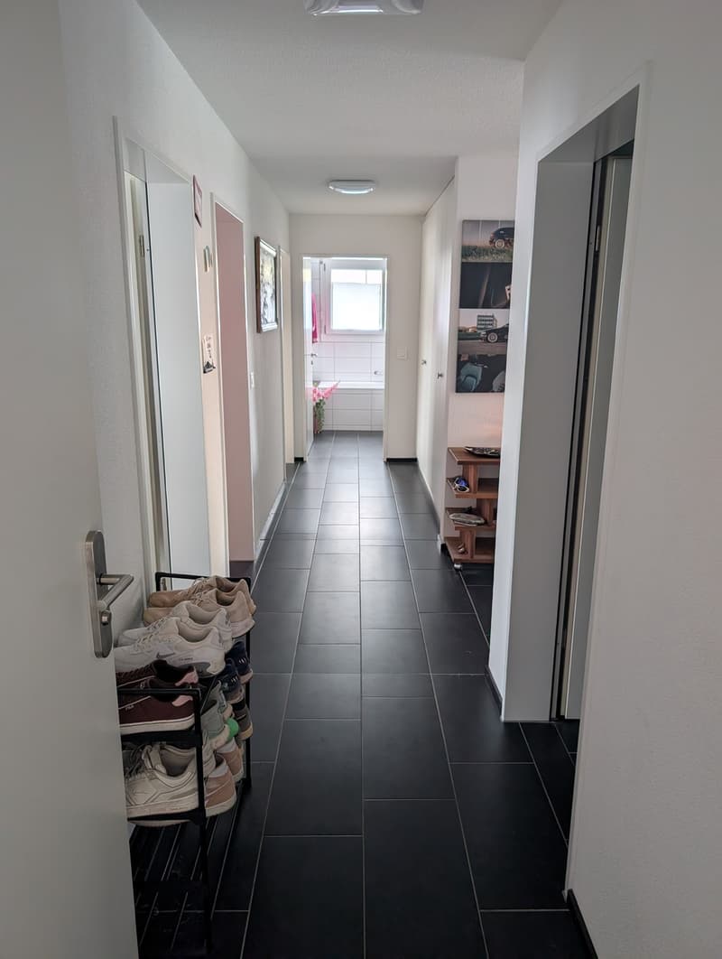 Traumhafte 4.5-Zimmer-Gartenwohnung in Oftringen Inkl. Tiefgaragenplatz & eigenem Waschturm Mietpreis inkl. 1x TG-Parkplatz (3)