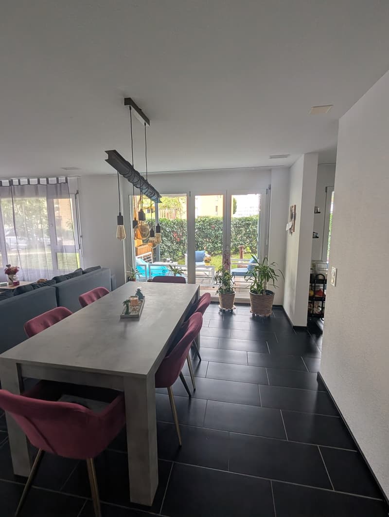 Traumhafte 4.5-Zimmer-Gartenwohnung in Oftringen Inkl. Tiefgaragenplatz & eigenem Waschturm Mietpreis inkl. 1x TG-Parkplatz (2)