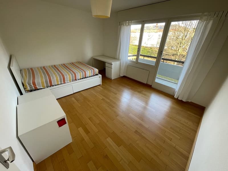 Jolie chambre avec balcon en colocation à St-Sulpice (FILLES) (1)