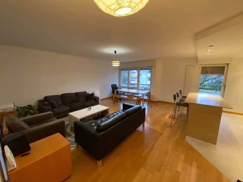 Jolie chambre avec balcon en colocation à St-Sulpice (FILLES) (6)